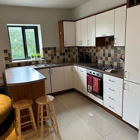 Nem Place, Modern Two-bedroom Close To Centre *