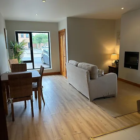 Nem Place, Modern Two-bedroom Close To Centre Lejlighed