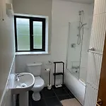 Nem Place, Modern Two-bedroom Close To Centre