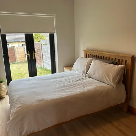 Nem Place, Modern Two-bedroom Close To Centre Apartment Galway
