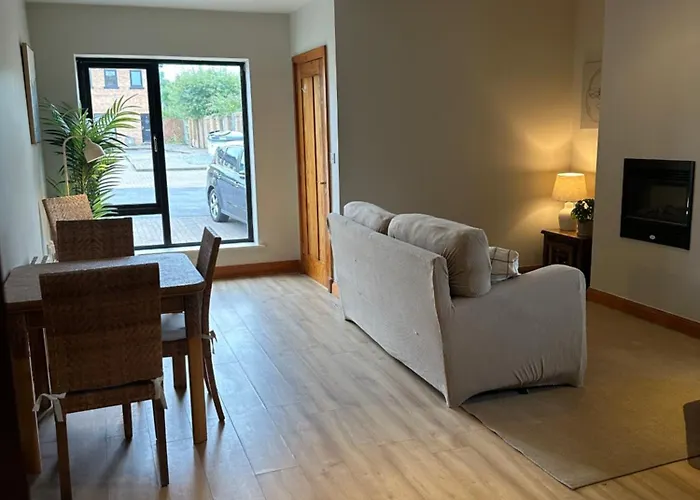 Nem Place, Modern Two-bedroom Close To Centre Lejlighed